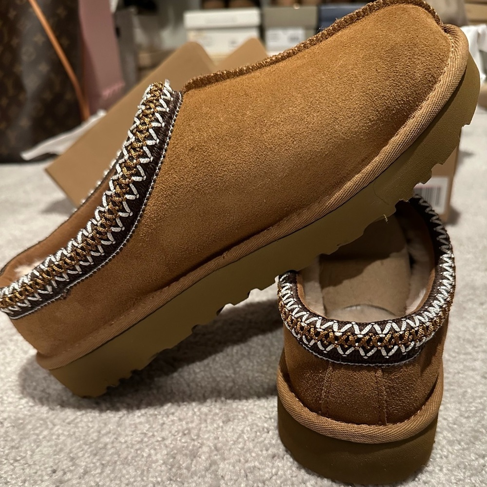 BRAND NEW Women’s UGG Tasman Slippers Chestnut Size 9